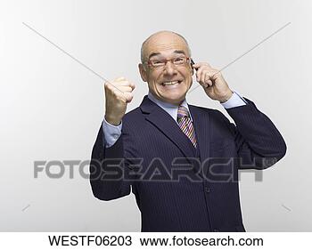 Banco de Imagem - homem negócios, 
 usando,  móvel, 
 telefone,  retrato. 
fotosearch - busca 
de fotos, imagens 
e clipart