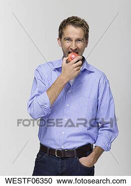 Arquivo de Fotografias - jovem,  comer, 
 maçã,  retrato. 
fotosearch - busca 
de fotos, imagens 
e clipart