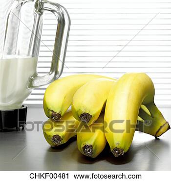 Arquivo de Fotografia - bananas,  frente, 
 misturador,  
close-up. fotosearch 
- busca de fotos, 
imagens e clipart