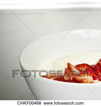 Banco de Imagem - fresco,  morangos, 
 iogurte. fotosearch 
- busca de fotos, 
imagens e clipart