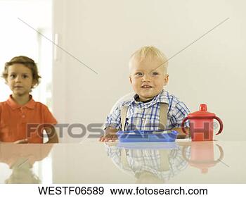 Arquivo Fotográficos - dois,  meninos, 
 months). fotosearch 
- busca de fotos, 
imagens e clipart
