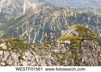 Arquivo de Fotografia - áustria,  salzburger, 
 terra,  par, 
 hiking. fotosearch 
- busca de fotos, 
imagens e clipart