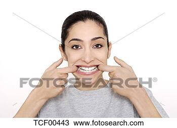 portrait-stretching-mouth_~TCF00443.jpg