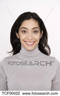 Banco de Imagem - retrato,  escuro, 
 haired,  mulher, 
 sorrindo. fotosearch 
- busca de fotos, 
imagens e clipart
