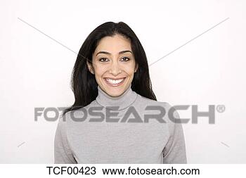 Banco de Imagem - retrato,  escuro, 
 haired,  mulher, 
 sorrindo. fotosearch 
- busca de fotos, 
imagens e clipart