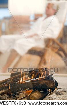 Banco de Imagem - bathrobe. fotosearch 
- busca de fotos, 
imagens e clipart