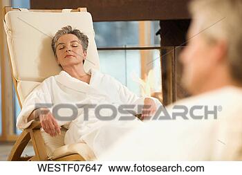 Foto - maduras,  par, 
 bathrobe,  retrato. 
fotosearch - busca 
de fotos, imagens 
e clipart