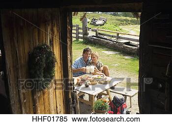 Banco de Imagem - áustria,  salzburger, 
 terra,  par, 
 bebendo,  leite. 
fotosearch - busca 
de fotos, imagens 
e clipart