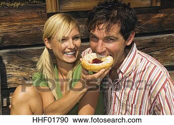 Arquivo de Fotografias - áustria,  salzburger, 
 terra,  feliz, 
 par,  gato. fotosearch 
- busca de fotos, 
imagens e clipart