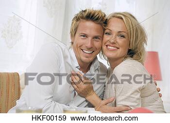Arquivo Fotográficos - jovem,  par,  
sorrindo,  retrato. 
fotosearch - busca 
de fotos, imagens 
e clipart