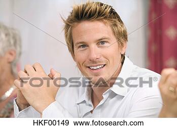 Arquivo Fotográficos - jovem,  sorrindo, 
 retrato. fotosearch 
- busca de fotos, 
imagens e clipart
