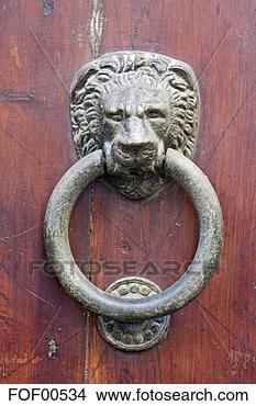 Banco de Imagem - itália,  tuscany, 
 madeira,  porta, 
 aldrava,  close-up. 
fotosearch - busca 
de fotos, imagens 
e clipart