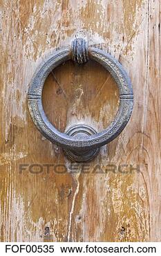 Banco de Imagem - itália,   tuscany, 
  madeira,   porta, 
  metal,   porta, 
  aldrava. fotosearch 
- busca de fotos, 
imagens e clipart
