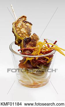 Banco de Imagem - fritado,  peru, 
 piccata,  linguini, 
 noodles,  vidro. 
fotosearch - busca 
de fotos, imagens 
e clipart