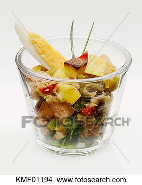 Banco de Imagem - salada,  atum, 
 anchovas,  vegetal, 
 vidro,  close-up. 
fotosearch - busca 
de fotos, imagens 
e clipart