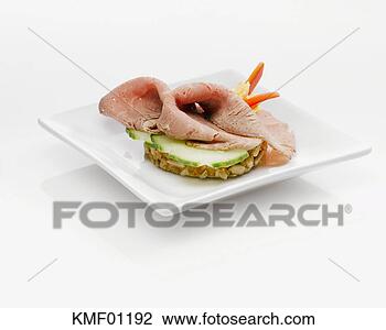 Banco de Imagem - sanduíche,  assado, 
 carne,  pepino, 
 fatias. fotosearch 
- busca de fotos, 
imagens e clipart