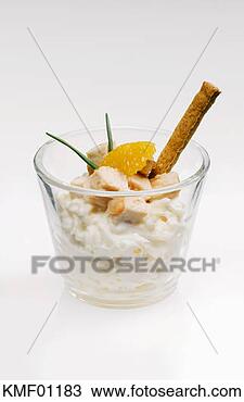 Banco de Imagem - waldorf,  salada, 
 marinated,  peru, 
 filé,  vidro. 
fotosearch - busca 
de fotos, imagens 
e clipart
