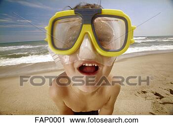 boy-wearing-swimming_~FAP0001.jpg