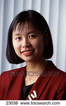 portrait-successful-businesswoman_~23038.jpg
