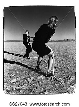 Banco de Imagem - puxão,  guerra, 
 deserto. fotosearch 
- busca de fotos, 
imagens e clipart