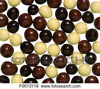 ملف كامل لصور عن الشوكولا لمحبي الشوكولا Chocolat-bonbons_~F0013718