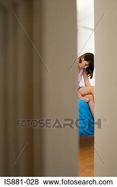 sad-teenage-girl_~IS881-028.jpg