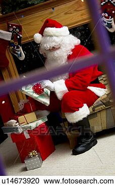 http://comps.fotosearch.com/comp/UNQ/UNQ374/swiety-claus_~u14673920.jpg