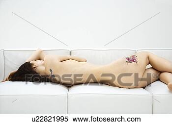 portrait-nude-attractive_~u22821995.jpg